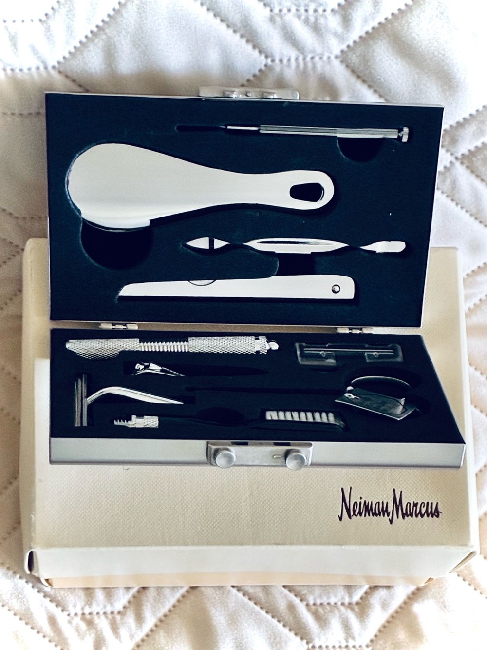 NWT Neiman Marcus Men’s Luxury Travel Kit, Stainless Steel 8 Pc With Case